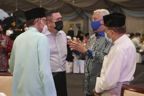 DATUK SERI ISMAIL SABRI YAAKOB