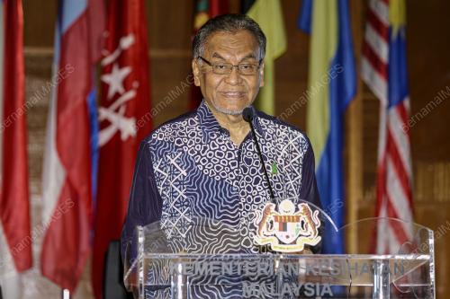 DATUK SERI DR DZULKEFLY AHMAD