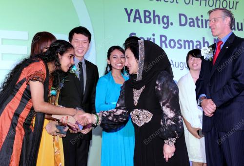 DATIN SERI ROSMAH MANSOR