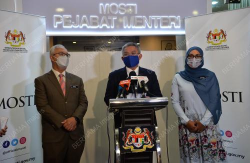 DATUK SERI DR ADHAM BABA