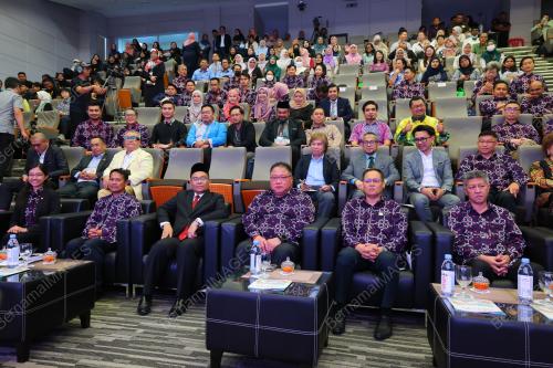 DATUK SERI TIONG KING SING