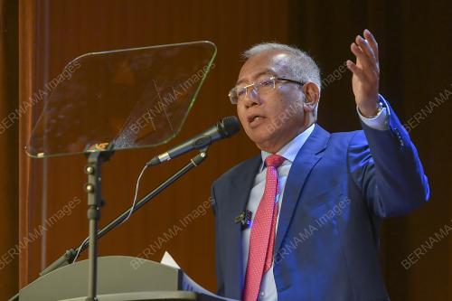 DATUK SERI MAHDZIR KHALID