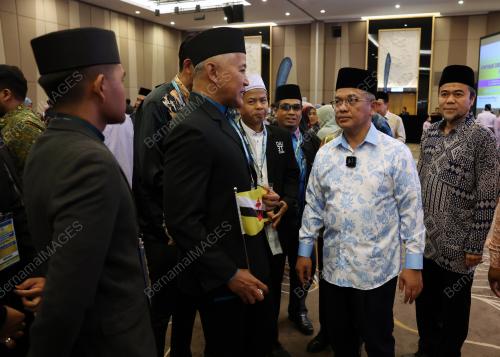 DATUK DR MOHD NA'IM MOKHTAR