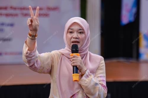 FADLINA SIDEK