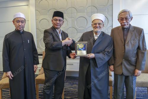 DATUK DR MOHD NA`IM MOKHTAR