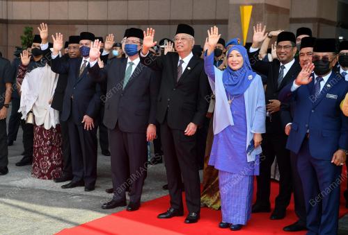 DATUK SERI ISMAIL SABRI YAAKOB