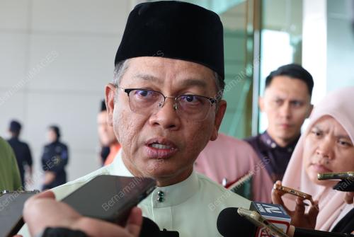 DATUK DR MOHD NA'IM MOKHTAR