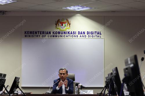 FAHMI FADZIL