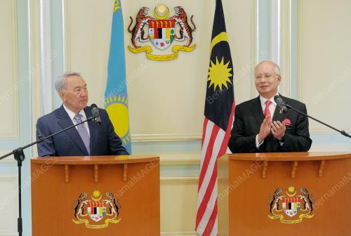 PTJ14_18042012_NAJIB_NURSULTAN
