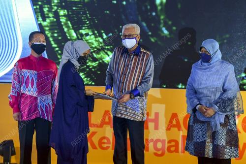 DATUK SERI ISMAIL SABRI YAAKOB
