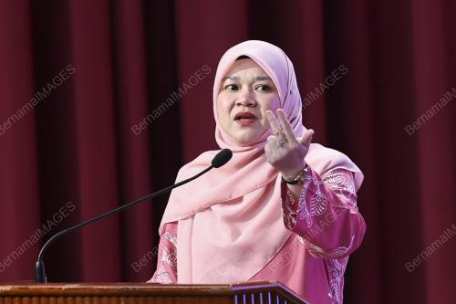 FADHLINA SIDEK