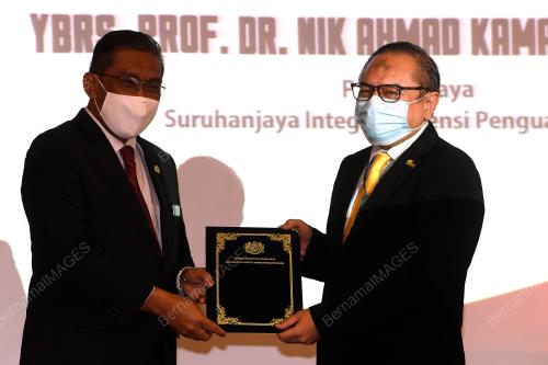 DATUK TAKIYUDDIN HASSAN