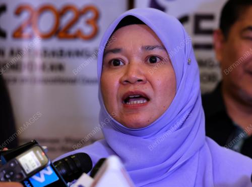 FADHLINA SIDEK