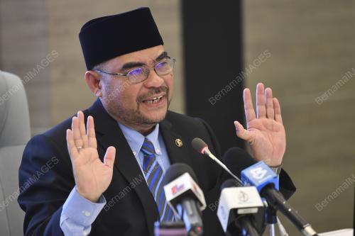 DATUK SERI DR MUJAHID YUSOF