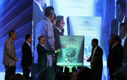 FAHMI FADZIL