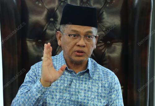 DATUK DR MOHD NA'IM MOKHTAR