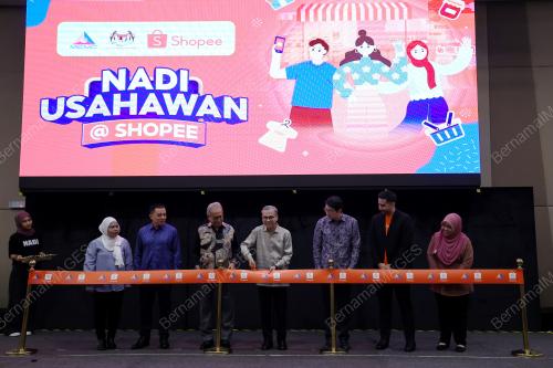 DATUK FAHMI FADZIL