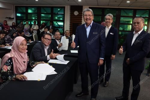 TAN SRI WAN AHMAD DAHLAN ABDUL AZIZ