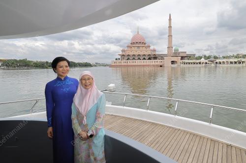 DATUK SERI DR WAN AZIZAH WAN ISMAIL