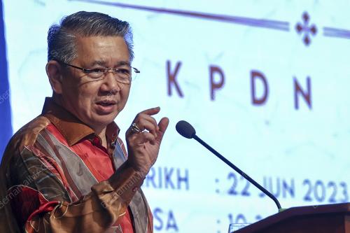 DATUK SERI SALAHUDDIN AYUB