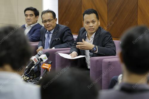 NIK NAZMI NIK AHMAD