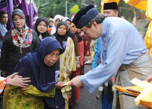 SULTAN SHARAFUDDIN IDRIS SHAH