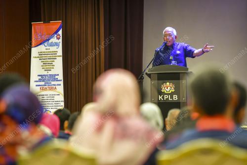 DATUK SERI MAHDZIR KHALID