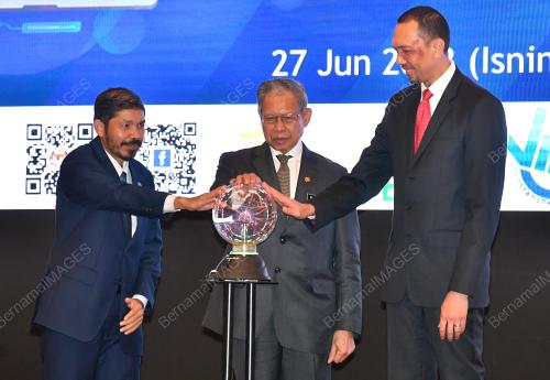 DATUK SERI MUSTAPA MOHAMED