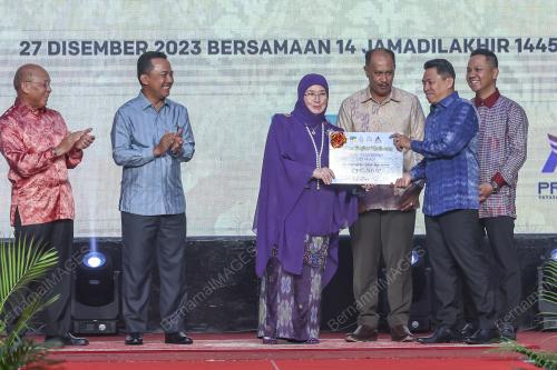 TUNKU HAJAH AZIZAH AMINAH MAIMUNAH ISKANDARIAH