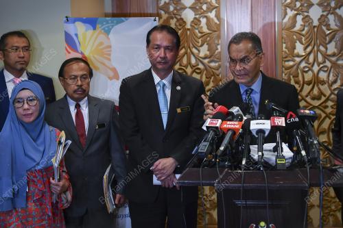 DATUK SERI DR DZULKEFLY AHMAD