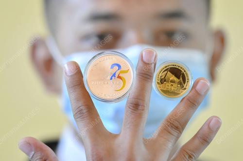 SYILING PERINGATAN DAN SETEM KHAS JUBLI PERAK PUTRAJAYA