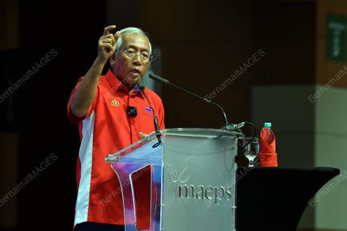DATUK SERI MAHDZIR KHALID