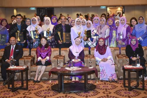 DATUK SERI DR WAN AZIZAH WAN ISMAIL