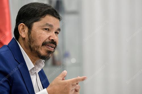 DATUK SERI DR MOHD UZIR MAHIDIN