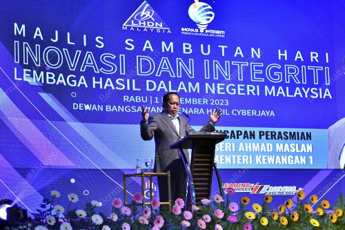 DATUK SERI AHMAD MASLAN
