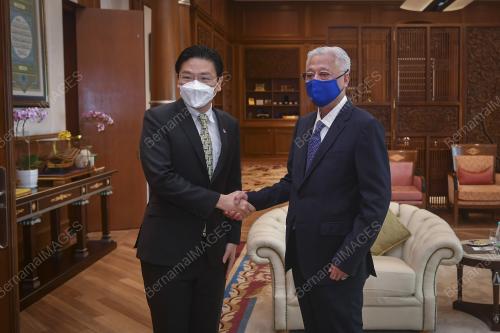 DATUK SERI ISMAIL SABRI YAAKOB