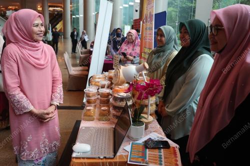 DATUK SERI DR NORAINI AHMAD