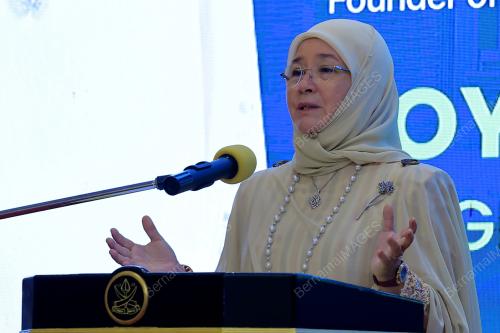 TUNKU AZIZAH AMINAH MAIMUNAH ISKANDARIAH
