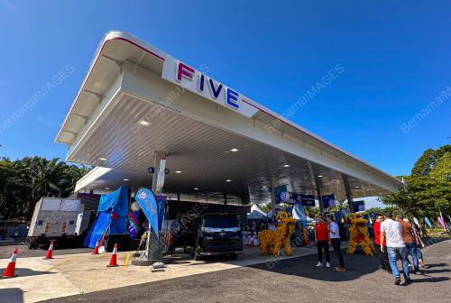 FIVE KLIA Pit Stop