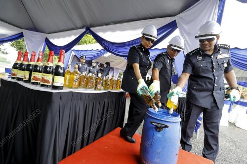 DATUK HUSSEIN OMAR KHAN
