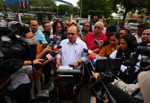 DATUK SERI SHAMSUL ISKANDAR MOHD AKIN