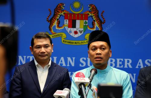 NIK NAZMI NIK AHMAD