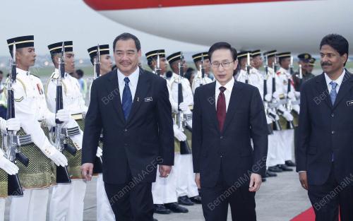 LEE MYUNG-BAK