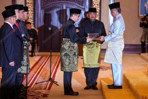 AL- SULTAN ABDULLAH RI'AYATUDDIN AL - MUSTAFA BILLAH SHAH