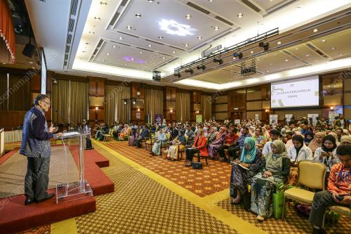 DATUK SERI DR DZULKEFLY AHMAD
