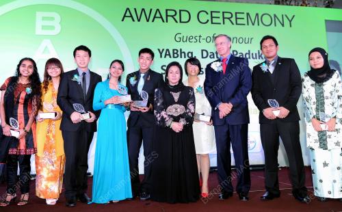 DATIN SERI ROSMAH MANSOR