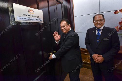 DATUK ALEXANDER NANTA LINGGI