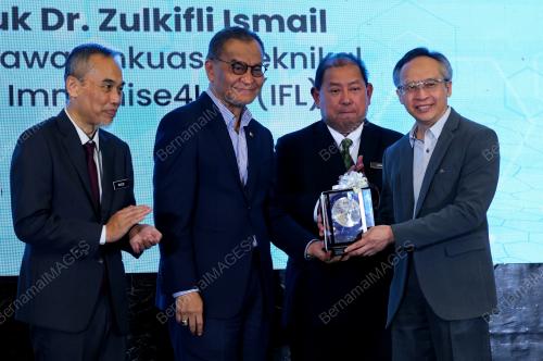 DATUK SERI DR DZULKEFLY AHMAD
