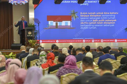 DATUK SERI MAHDZIR KHALID
