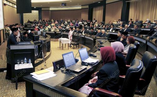 ANGKAT SUMPAH HAKIM